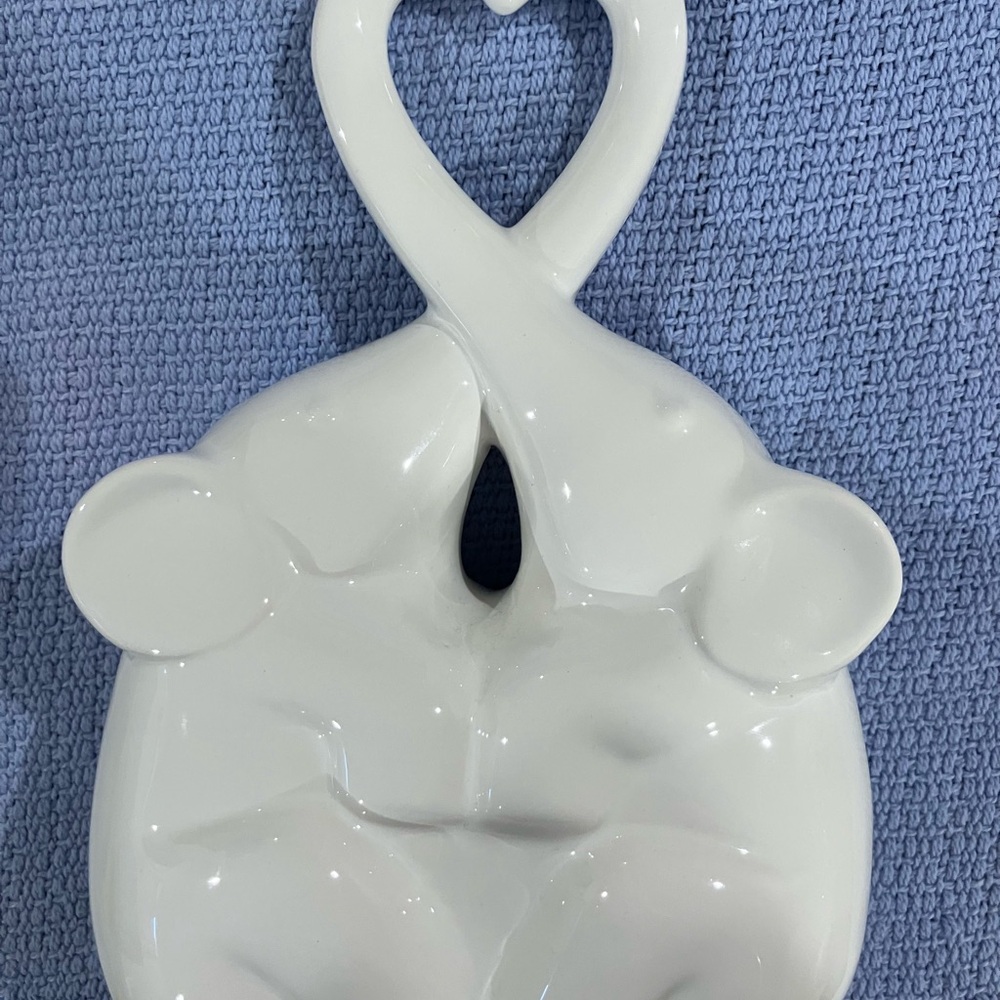 NWT Intertwined White Elephants with Heart Love Statue